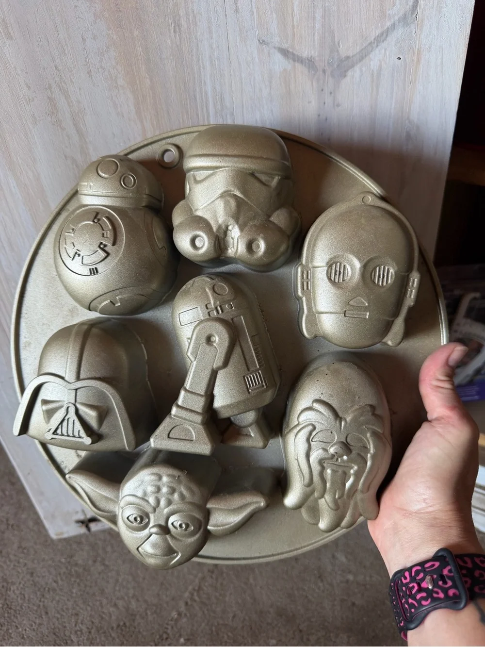 Williams Sonoma Gold Star Wars Character Cake Pan